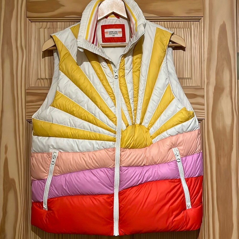 Marine Layer puffer vest, size large. LNWT